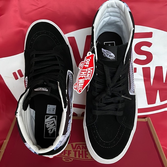 Vans Men’s Sk8-Hi Bolt
Chrome Flash Black
VN0A5JIVBMA
Men’s sneakers - Picture 13 of 16